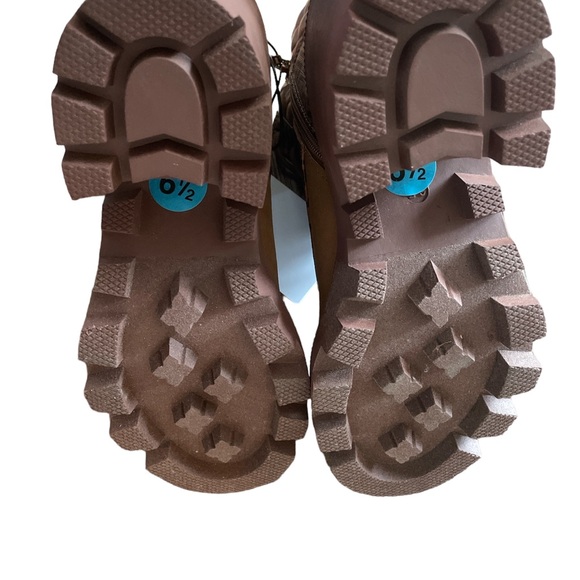 Steve Madden Leather  Aryn 6.5 New Boots Chunky Heel - Picture 7 of 7